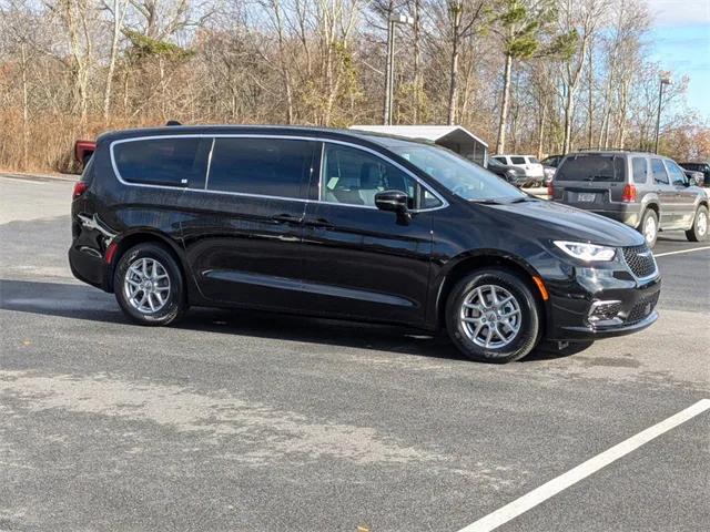 2025 Chrysler Pacifica PACIFICA SELECT