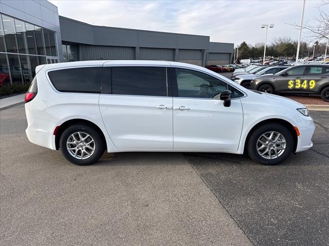 2025 Chrysler Pacifica PACIFICA SELECT