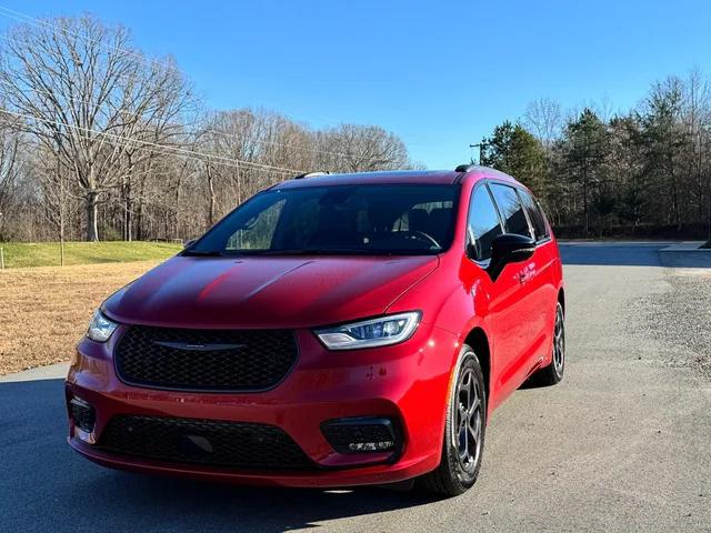 2025 Chrysler Pacifica Hybrid PACIFICA PLUG-IN HYBRID S APPEARANCE