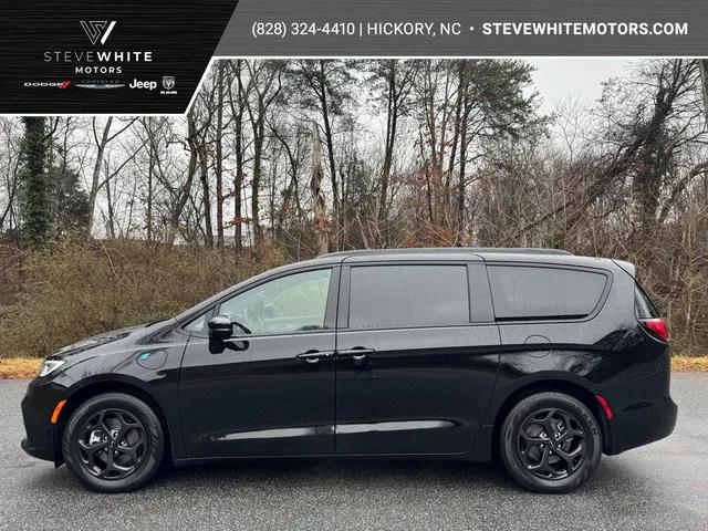 2025 Chrysler Pacifica Hybrid PACIFICA PLUG-IN HYBRID S APPEARANCE