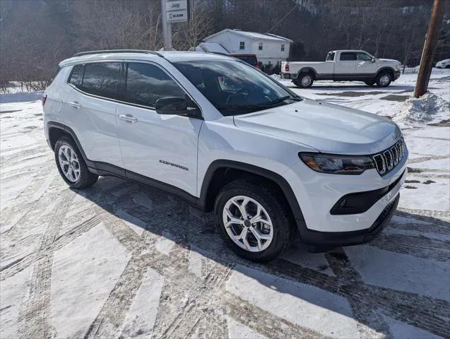 2025 Jeep Compass COMPASS LATITUDE 4X4