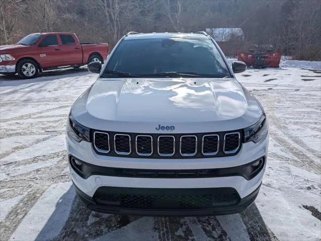 2025 Jeep Compass COMPASS LATITUDE 4X4