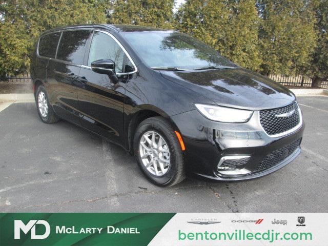 2025 Chrysler Pacifica PACIFICA SELECT