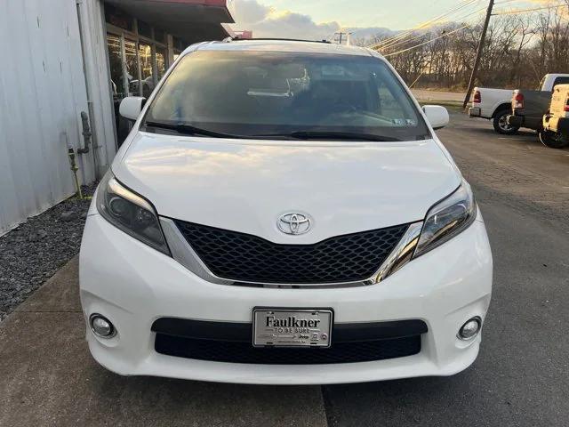 2017 Toyota Sienna SE Premium 8 Passenger