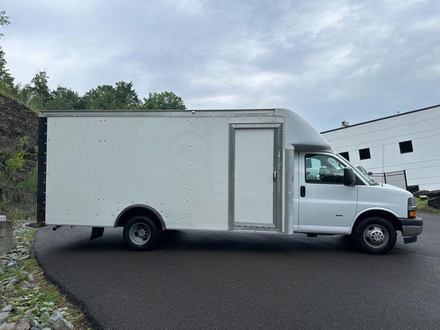2022 Chevrolet Express Cutaway Work Van