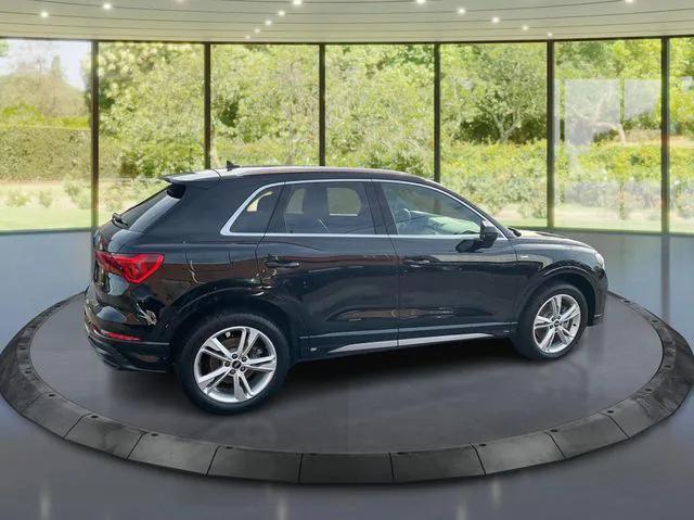 2022 Audi Q3 Premium Plus 45 TFSI S line quattro Tiptronic 2022 Audi Q3 Premium Plus 45 TFSI S line quattro Tiptronic