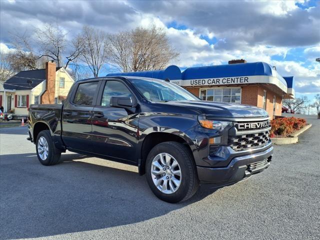 2022 Chevrolet Silverado 1500 4WD Crew Cab Short Bed Custom
