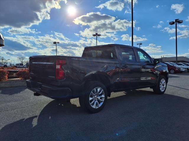 2022 Chevrolet Silverado 1500 4WD Crew Cab Short Bed Custom