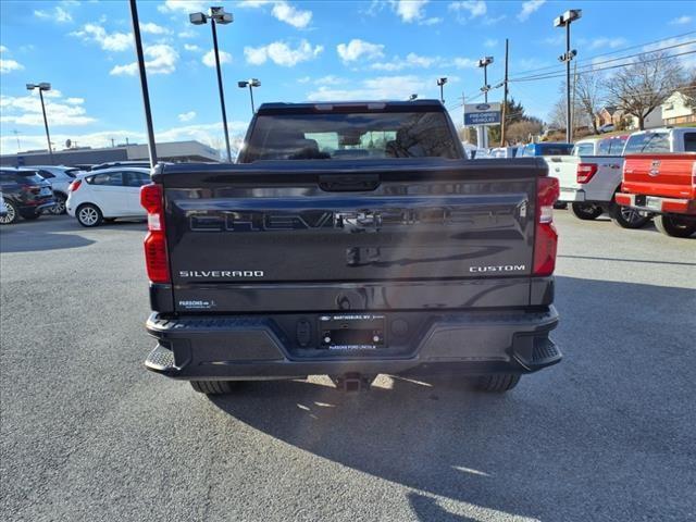 2022 Chevrolet Silverado 1500 4WD Crew Cab Short Bed Custom
