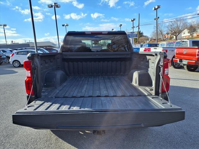 2022 Chevrolet Silverado 1500 4WD Crew Cab Short Bed Custom