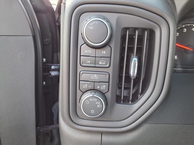 2022 Chevrolet Silverado 1500 4WD Crew Cab Short Bed Custom
