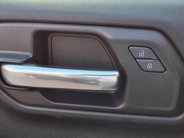 2022 Chevrolet Silverado 1500 4WD Crew Cab Short Bed Custom