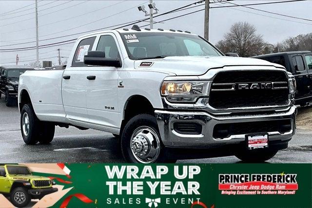 2019 RAM 3500 Tradesman Crew Cab 4x4 8 Box