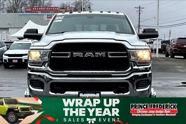 2019 RAM 3500 Tradesman Crew Cab 4x4 8 Box