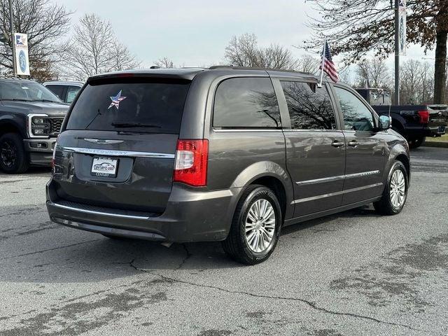 2016 Chrysler Town and Country Touring-L