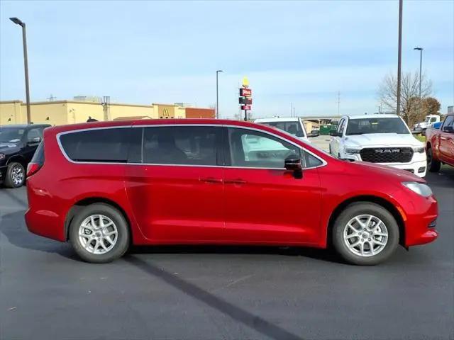 2025 Chrysler Voyager LX