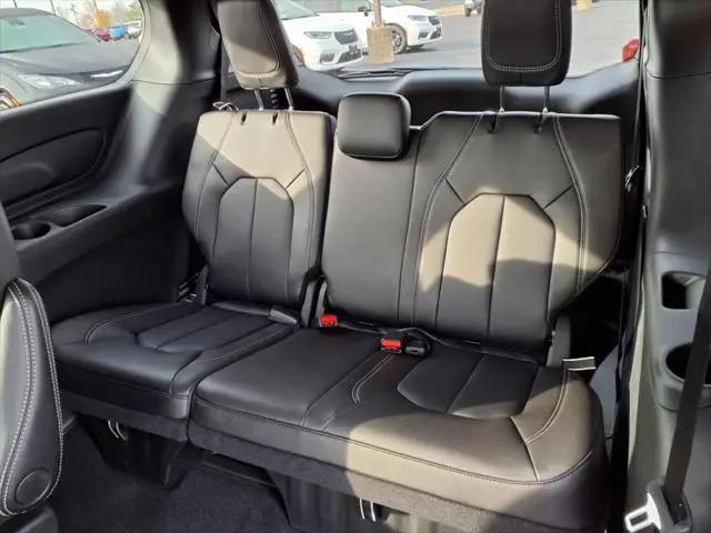 2025 Chrysler Voyager LX