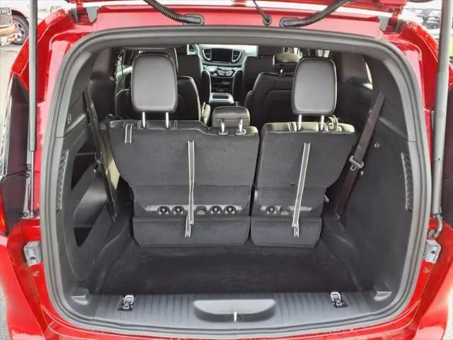 2025 Chrysler Voyager LX