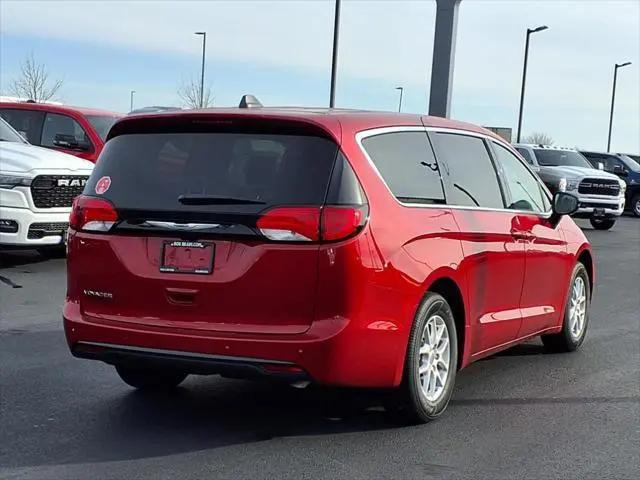 2025 Chrysler Voyager LX