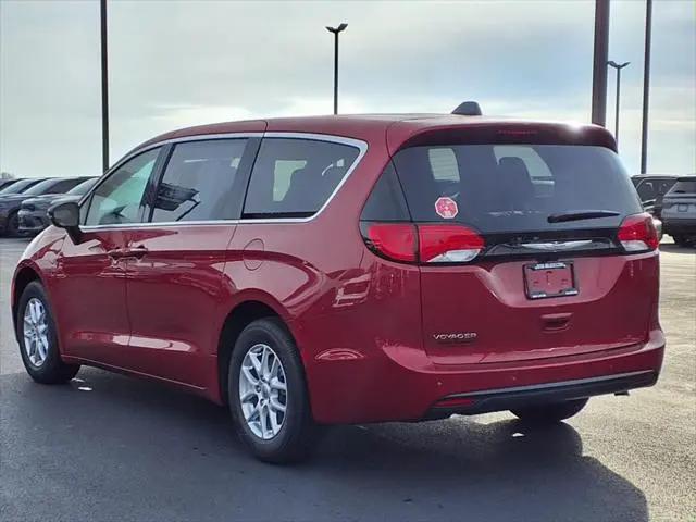 2025 Chrysler Voyager LX