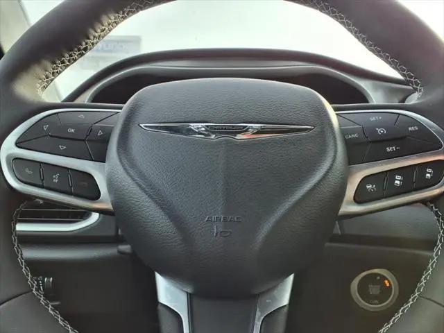 2025 Chrysler Voyager LX