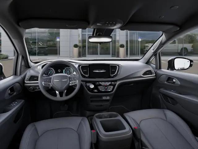 2025 Chrysler Voyager LX