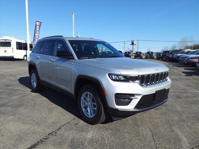 2025 Jeep Grand Cherokee GRAND CHEROKEE LAREDO X 4X4