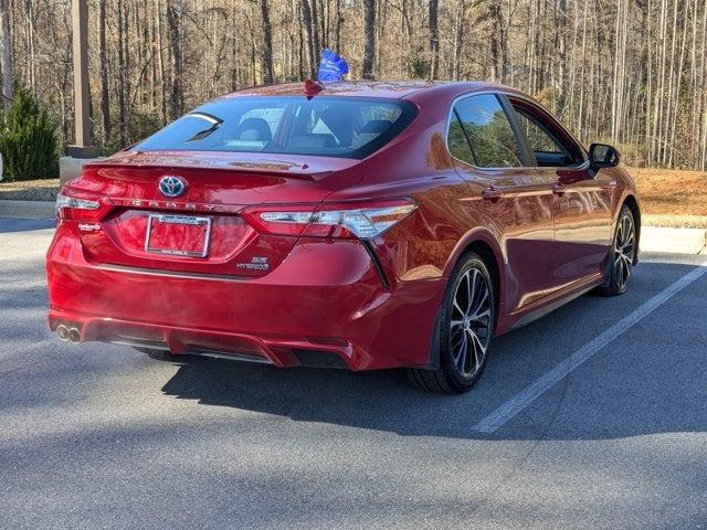 2020 Toyota Camry SE Hybrid