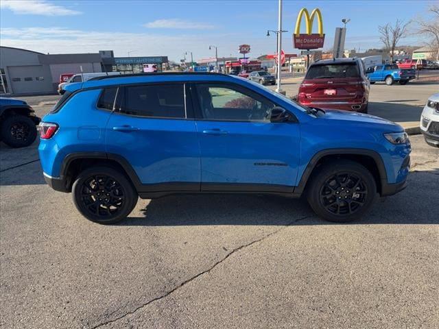 2025 Jeep Compass COMPASS LATITUDE 4X4