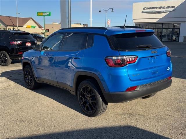 2025 Jeep Compass COMPASS LATITUDE 4X4