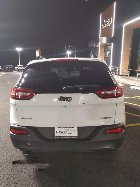 2016 Jeep Cherokee Sport