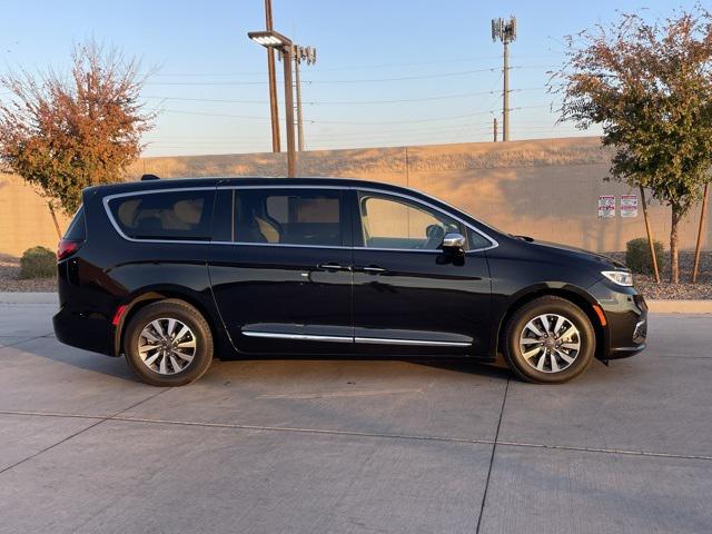 2023 Chrysler Pacifica Hybrid Limited