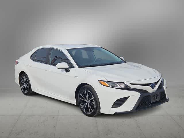 2020 Toyota Camry SE Hybrid