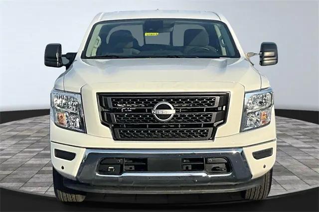 2024 Nissan TITAN Crew Cab SV 4x2