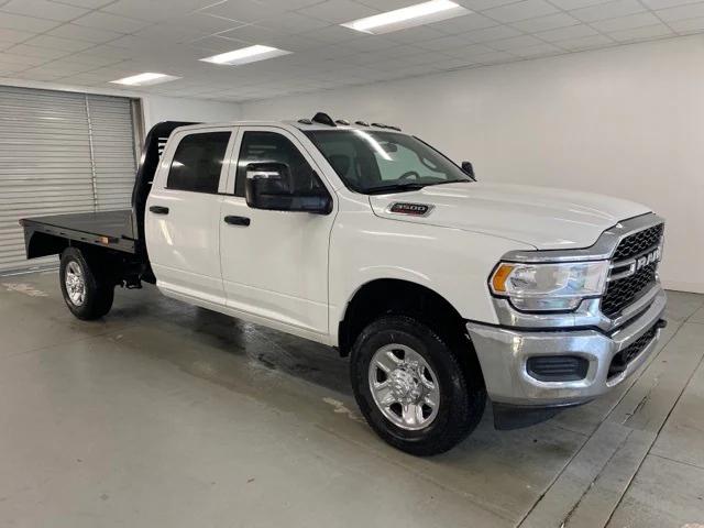 2024 RAM Ram 3500 Chassis Cab RAM 3500 TRADESMAN CREW CAB CHASSIS 4X4 60 CA