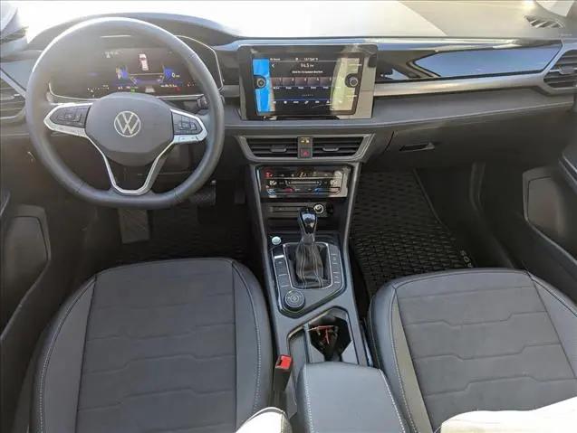 2025 Volkswagen Taos 1.5T SE Black