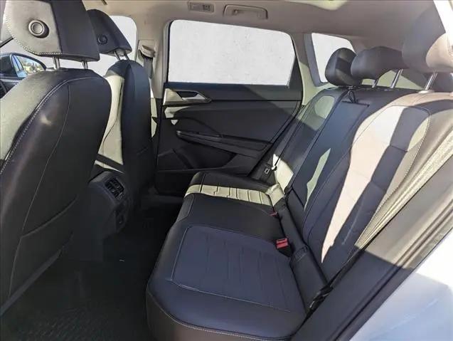 2025 Volkswagen Taos 1.5T SE Black