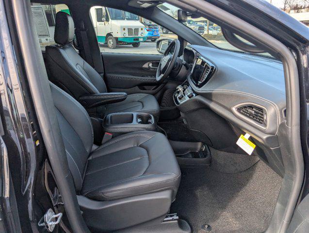 2025 Chrysler Pacifica PACIFICA SELECT