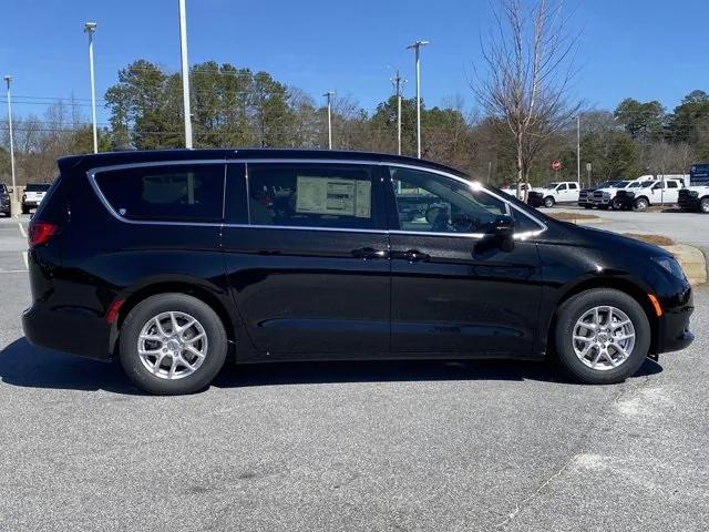 2025 Chrysler Voyager VOYAGER