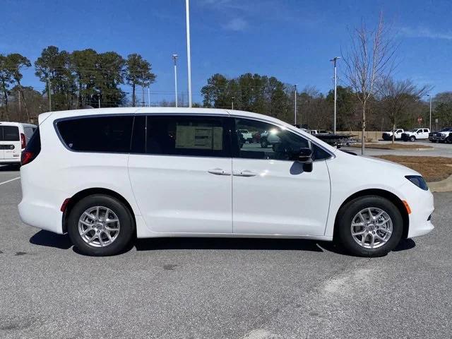 2025 Chrysler Voyager VOYAGER