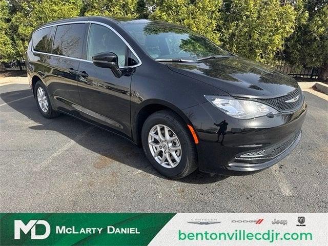 2025 Chrysler Voyager VOYAGER LX