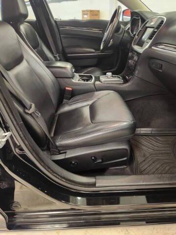2016 Chrysler 300 Limited