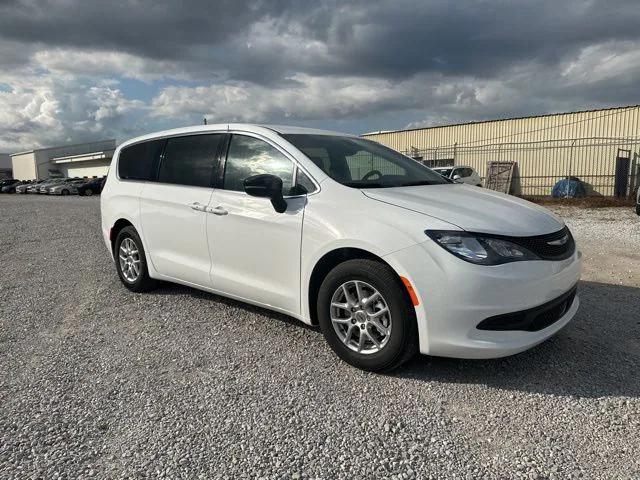 2025 Chrysler Voyager VOYAGER LX