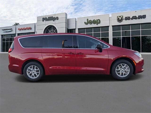 2025 Chrysler Voyager VOYAGER