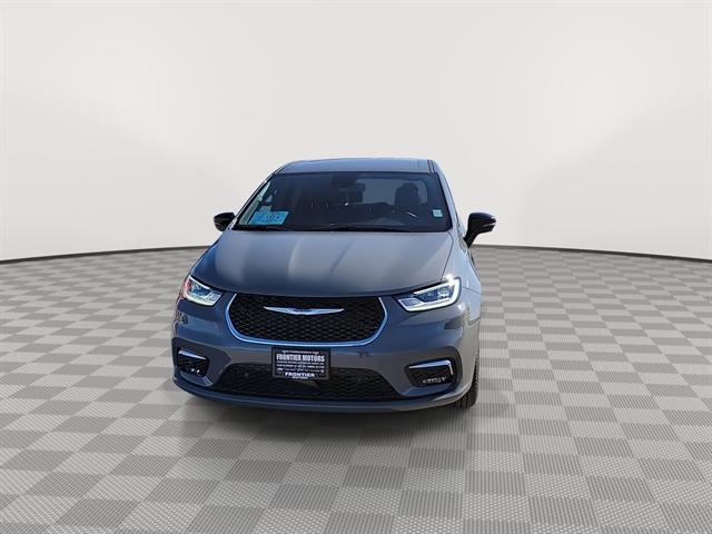 2025 Chrysler Pacifica PACIFICA SELECT AWD