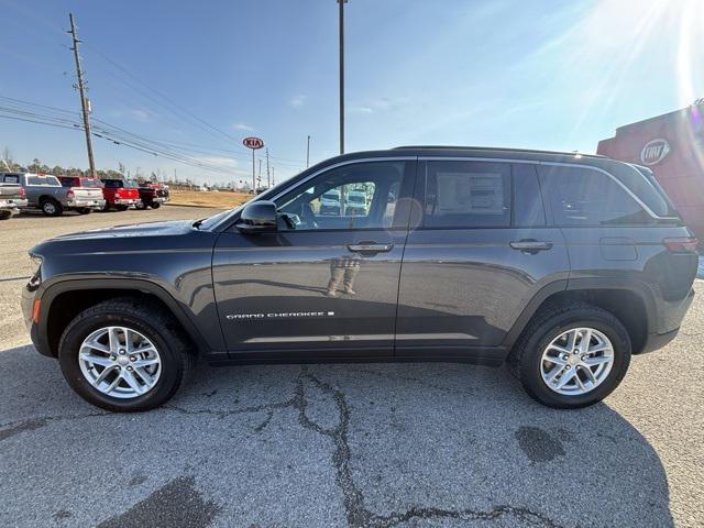 2025 Jeep Grand Cherokee GRAND CHEROKEE LAREDO X 4X4