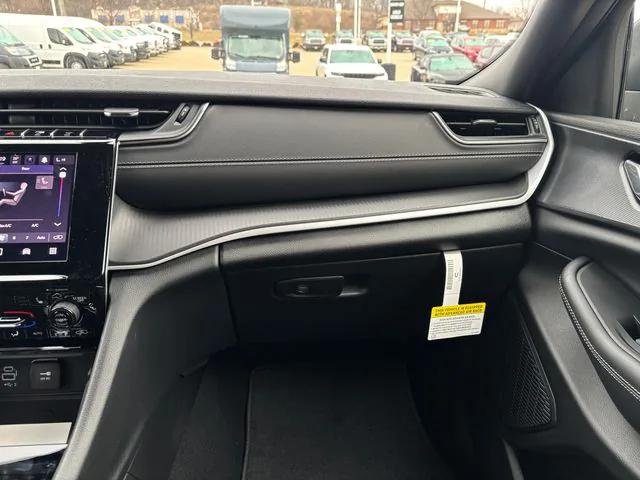 2025 Jeep Grand Cherokee GRAND CHEROKEE L LAREDO X 4X4
