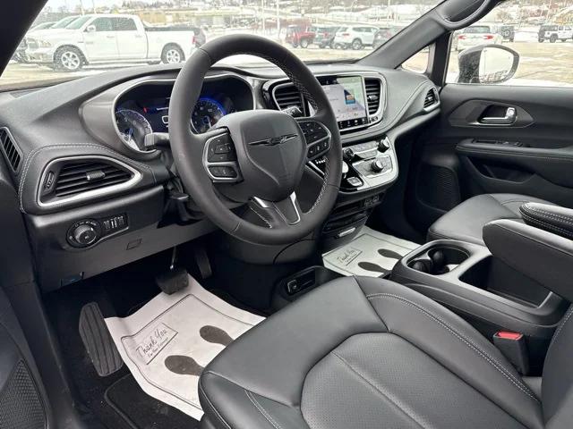 2025 Chrysler Pacifica PACIFICA SELECT