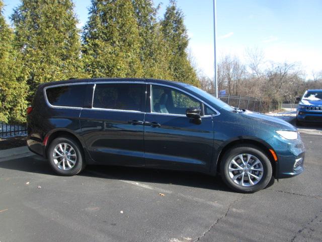 2025 Chrysler Pacifica PACIFICA SELECT AWD