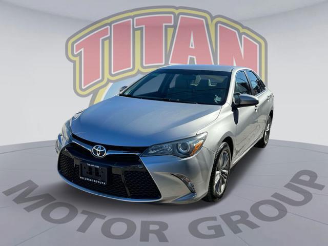 2016 Toyota Camry SE [2]
